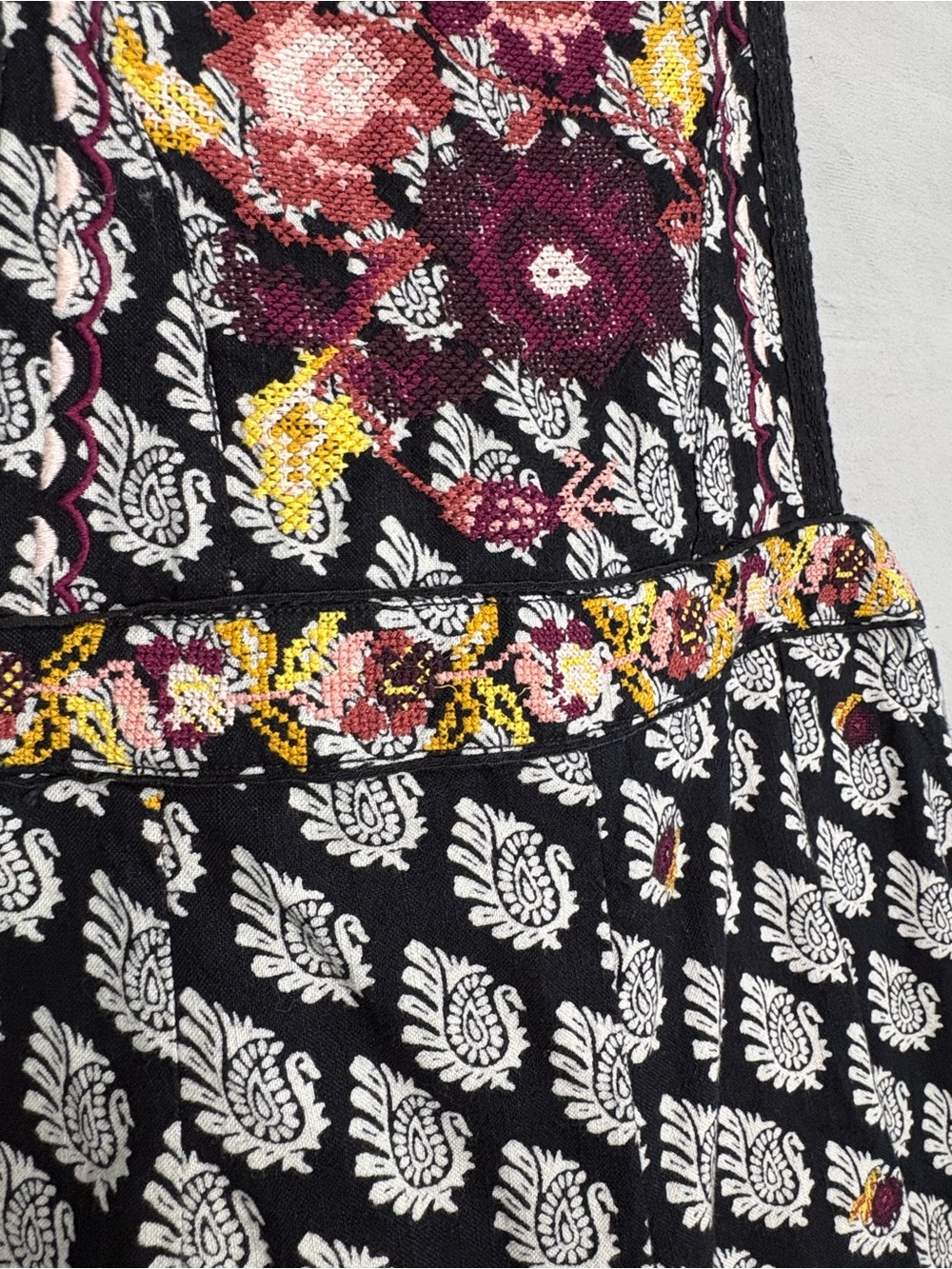 Anthropologie Black Patterned Wide-Leg Bib Jumpsuit with Floral Accents - Picture 5 of 12